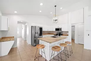 2210 Towering Oaks Cir, Seffner, FL 33584 - Photo 15