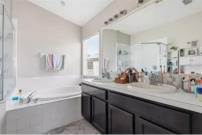 7902 Carriage Pointe Dr, Gibsonton, FL 33534 - Photo 17