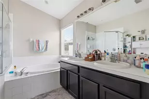 7902 Carriage Pointe Dr, Gibsonton, FL 33534 - Photo 17