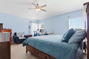 7902 Carriage Pointe Dr, Gibsonton, FL 33534 - Photo 15