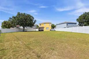 7902 Carriage Pointe Dr, Gibsonton, FL 33534 - Photo 25
