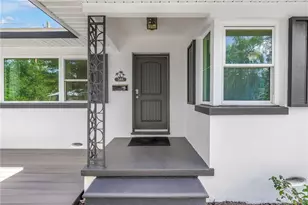 348 11th Ave NE, Saint Petersburg, FL 33701 - Photo 3