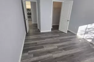 9401 Crescent Loop Cir, Tampa, FL 33619 - Photo 11