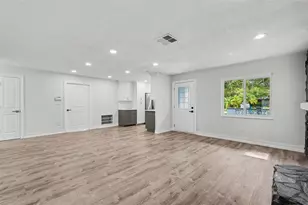 8170 22nd Ave N, Saint Petersburg, FL 33710 - Photo 11