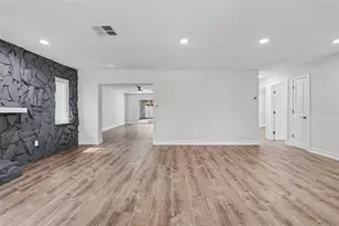 8170 22nd Ave N, Saint Petersburg, FL 33710 - Photo 9