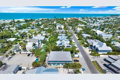 315 58th Street #D, Holmes Beach, FL 34217 - Photo 17
