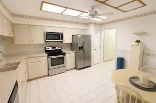 4068 Wilshire Cir E, Sarasota, FL 34238 - Photo 3