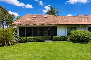 4068 Wilshire Cir E, Sarasota, FL 34238 - Photo 19
