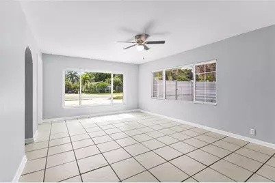 605 S Florida Avenue, Tarpon Springs, FL 34689 - Photo 3