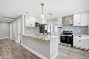 6810 Livingston Ave N, Saint Petersburg, FL 33702 - Photo 9