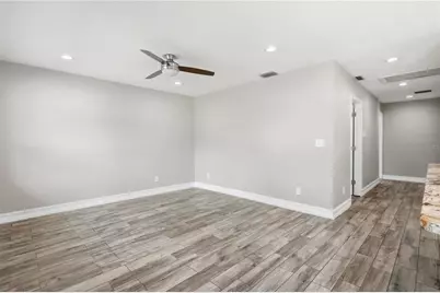6810 Livingston Avenue N, Saint Petersburg, FL 33702 - Photo 7