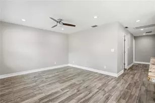 6810 Livingston Ave N, Saint Petersburg, FL 33702 - Photo 7