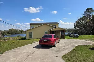 8725 Twin Lakes Blvd, Tampa, FL 33614 - Photo 7