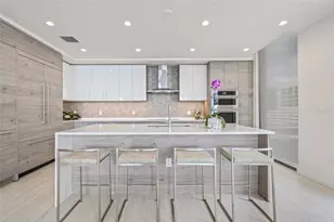 301 1st St S, Saint Petersburg, FL 33701 - Photo 11