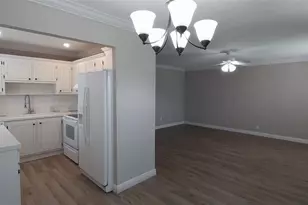 1811 Bedford Ln, Sun City Center, FL 33573 - Photo 5