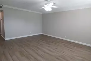 1811 Bedford Ln, Sun City Center, FL 33573 - Photo 3