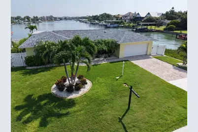 902 Oakwood Drive, Largo, FL 33770 - Photo 3