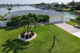 902 Oakwood Dr, Largo, FL 33770 - Photo 3