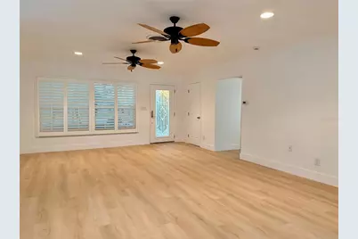 902 Oakwood Drive, Largo, FL 33770 - Photo 7