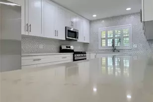 902 Oakwood Dr, Largo, FL 33770 - Photo 9
