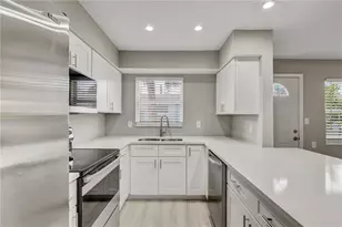9030 Blind Pass Rd, Saint Petersburg, FL 33706 - Photo 9