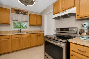 12212 Floral Ln, Thonotosassa, FL 33592 - Photo 7