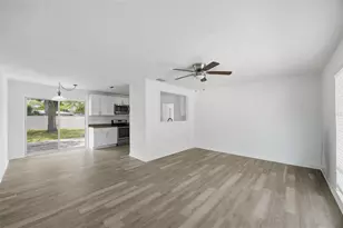 410 42nd Ave NE, Saint Petersburg, FL 33703 - Photo 3