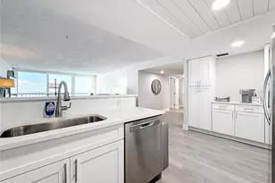 400 Island Way, Clearwater Beach, FL 33767 - Photo 13
