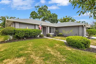 1743 Macdonnell Dr, Palm Harbor, FL 34684 - Photo 3