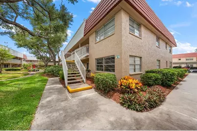 10037 62nd Terrace N #1, Saint Petersburg, FL 33708 - Photo 3