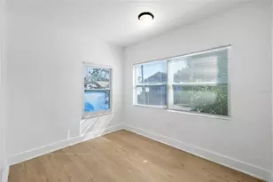 1761 19th St S, Saint Petersburg, FL 33712 - Photo 9