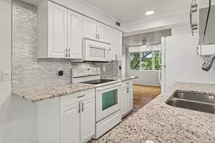 4890 Bay St NE, Saint Petersburg, FL 33703 - Photo 9