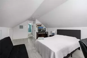 1147 James Ave S, Saint Petersburg, FL 33705 - Photo 15