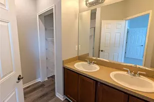 8319 King Blossom Ct, Tampa, FL 33615 - Photo 17