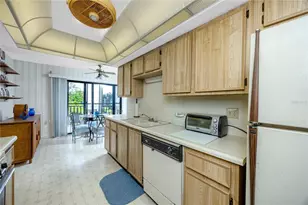 8174 Terrace Garden Dr N, Saint Petersburg, FL 33709 - Photo 3