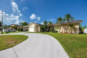 8046 Bayhaven Dr, Seminole, FL 33776 - Photo 7
