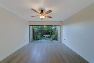 890 N Village Dr N, Saint Petersburg, FL 33716 - Photo 15