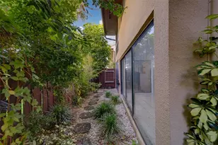 890 N Village Dr N, Saint Petersburg, FL 33716 - Photo 27