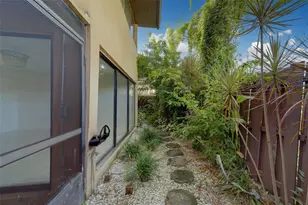 890 N Village Dr N, Saint Petersburg, FL 33716 - Photo 25