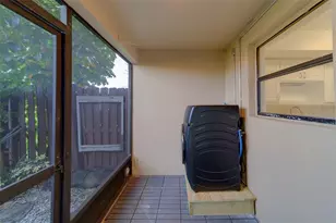 890 N Village Dr N, Saint Petersburg, FL 33716 - Photo 23