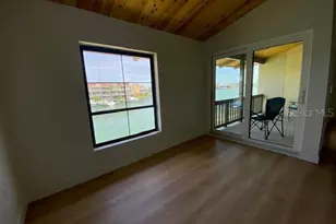 542 Plaza Seville Ct, Treasure Island, FL 33706 - Photo 9