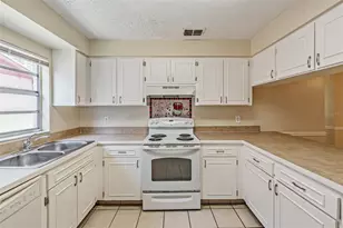 9616 N Oklawaha Ave, Tampa, FL 33617 - Photo 19