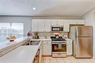 28725 Seashell Ct, Wesley Chapel, FL 33545 - Photo 9