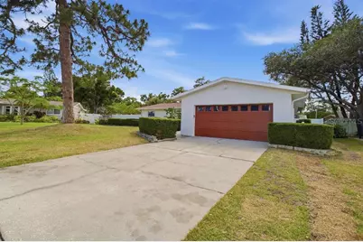 7520 20th Street N, Saint Petersburg, FL 33702 - Photo 3