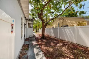 2223 W Harbor Dr S, Saint Petersburg, FL 33705 - Photo 23