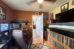 10009 Regal Woods Ln, Tampa, FL 33624 - Photo 15