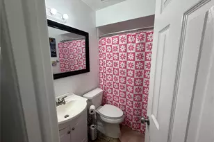 10009 Regal Woods Ln, Tampa, FL 33624 - Photo 5