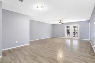 107 47th Ave N, Saint Petersburg, FL 33703 - Photo 3