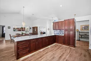 483 Lincoln Ave, Masaryktown, FL 34604 - Photo 9