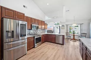 483 Lincoln Ave, Masaryktown, FL 34604 - Photo 7